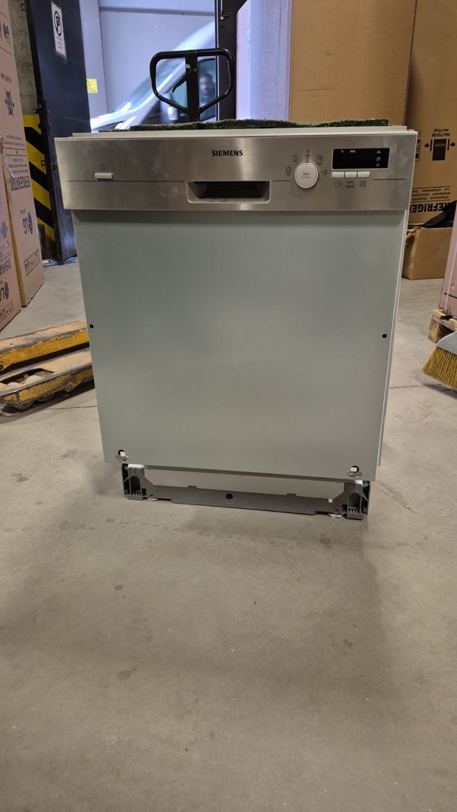 WhatsApp Image 2026-02-26 at 13.32.38 OUTLET104-SN515S00DT Siemens SN515S01DT IQ100 D Sınıfı 5 Programlı Bulaşık Makinesi