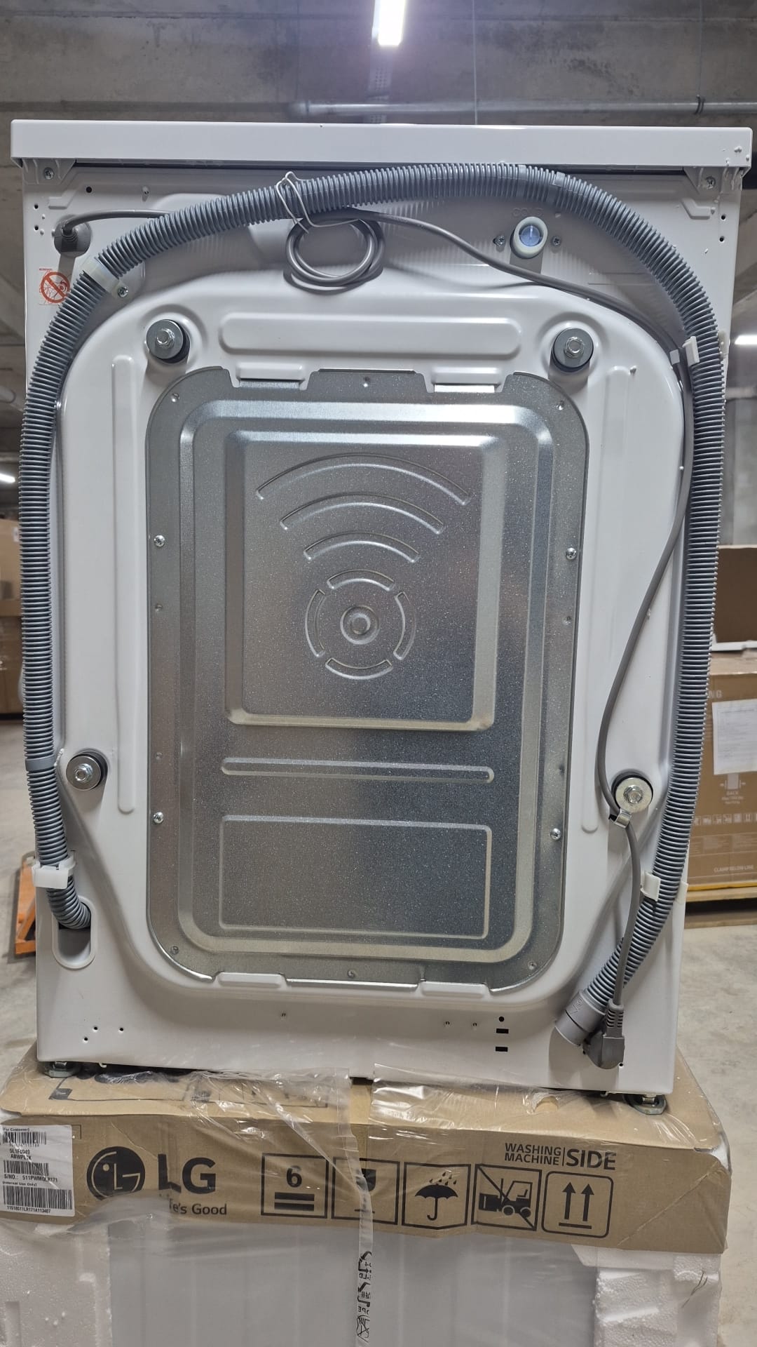 OUTLET113-F4V3VYW3WE LG F4V3VYW3WE 9 kg Yıkama Kapasitesine Sahip 1400 Devir Enerji Sınıfı B Çamaşır Makinesi