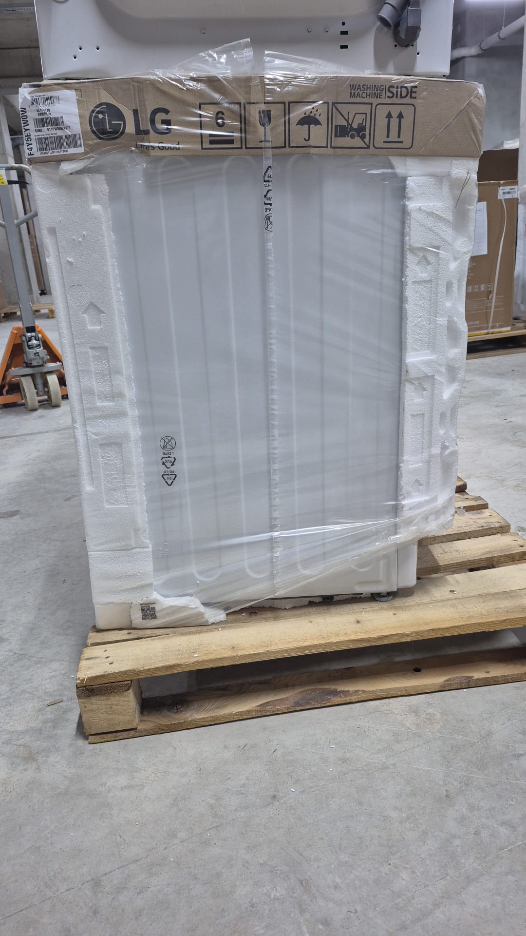 OUTLET114-F4Y5EYW0W LG F4Y5EYW0W Vivace 11 kg 1400 Devir Çamaşır Makinesi