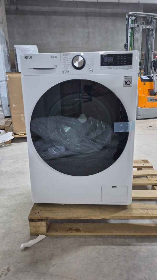 WhatsApp Image 2026-04-16 at 11.01.44 OUTLET116-F4Y7EYWYW LG F4Y7EYWYW A Enerji Sınıfı 11 kg 1400 Devir Çamaşır Makinesi Beyaz
