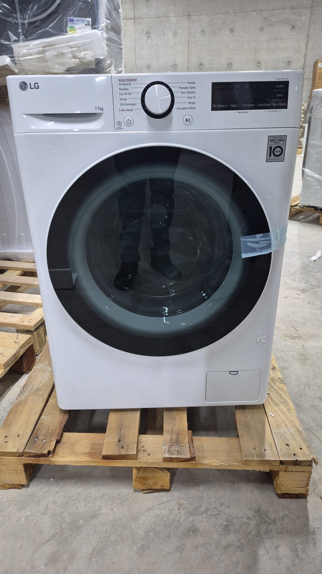 OUTLET117-F4Y5EYW0W LG F4Y5EYW0W Vivace 11 kg 1400 Devir Çamaşır Makinesi