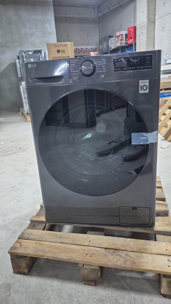 WhatsApp Image 2026-04-16 at 12.21.03 OUTLET125-F4Y5EYWYJ LG F4Y5EYWYJ.AMBPLTK A Enerji Sınıfı 11KG 1400 Devir Çamaşır Makinesi Siyah